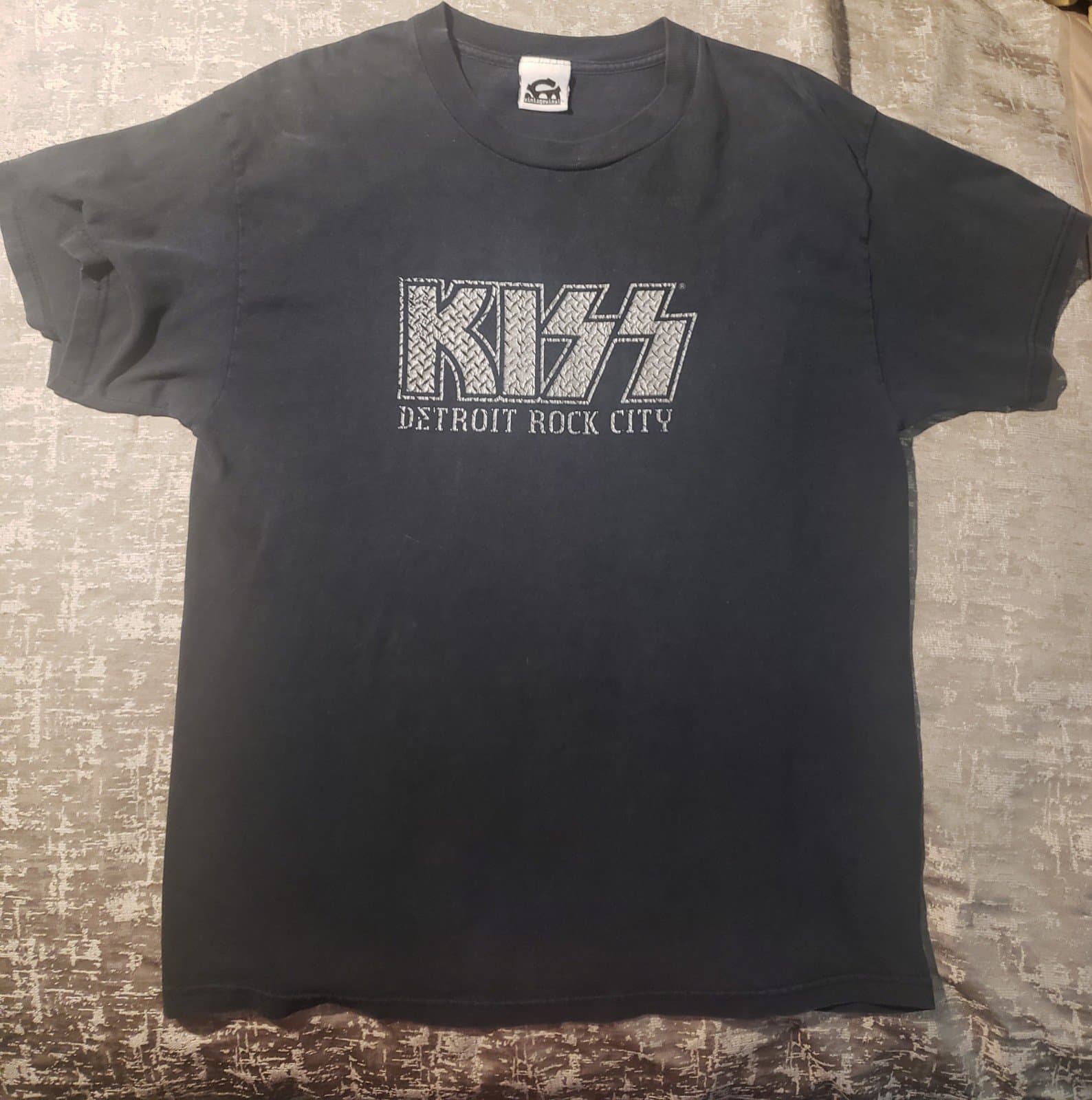 Vintage Kiss Detroit Rock City Shirt, size m/l - Image 1