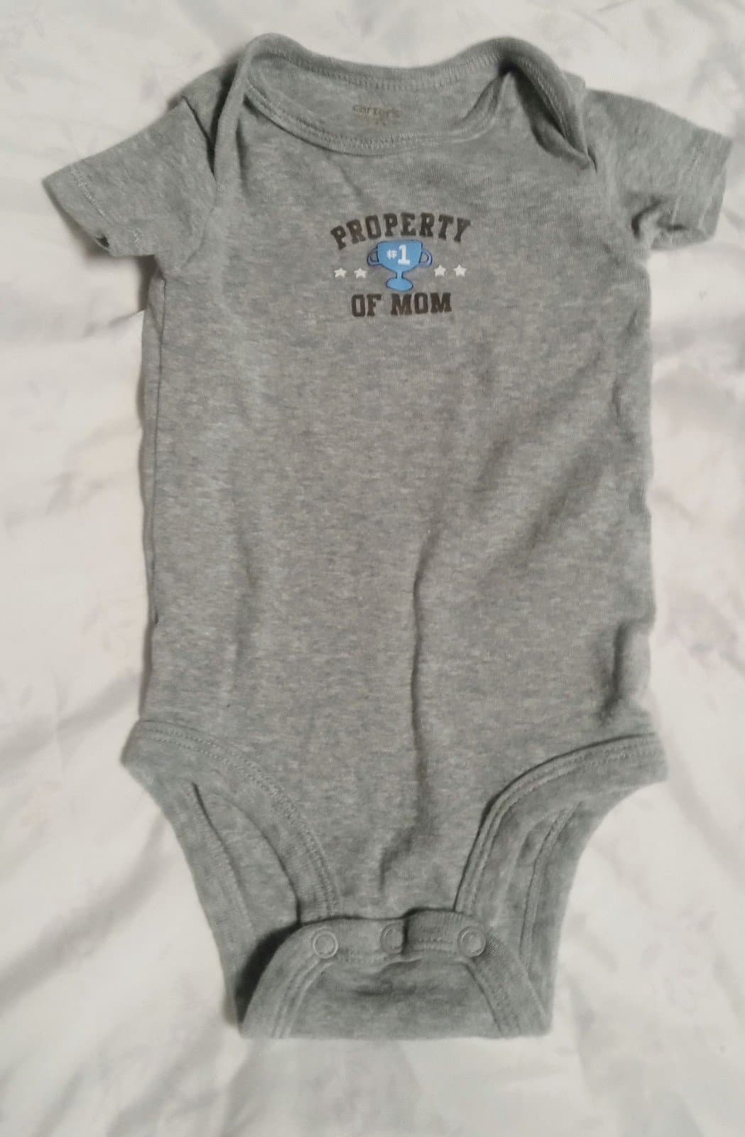 Property of Mom Onesie. Size 3 months - Thumbnail 2