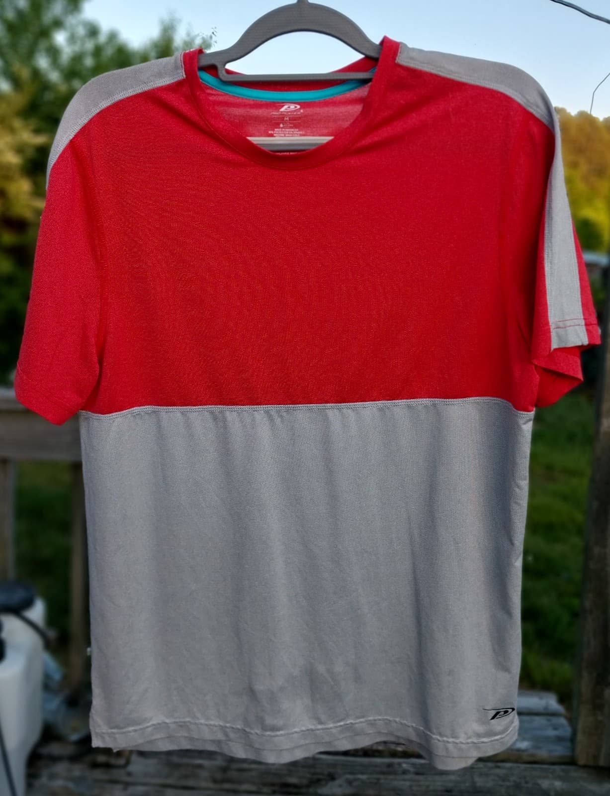 Men's PRO PLAYER Size Medium Moisture Wicking Colorblock Top - Image 1