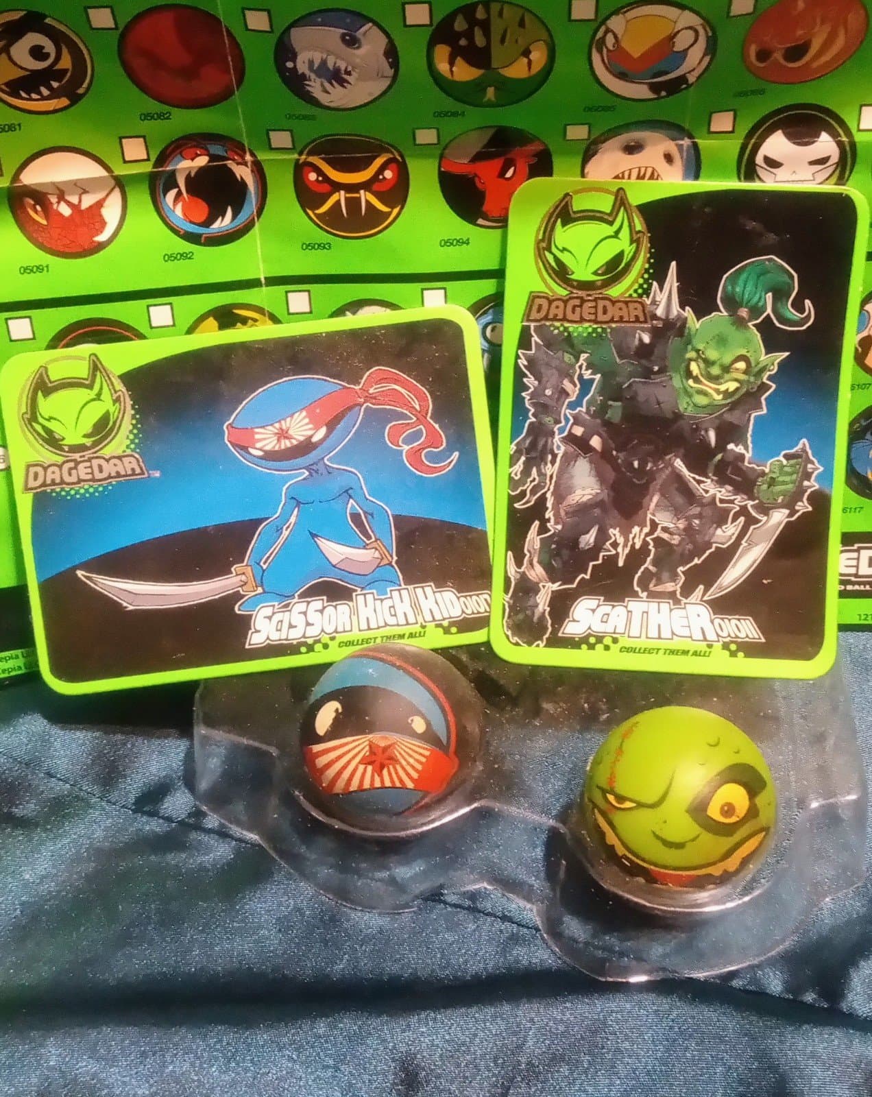 DageDar Balls 2-Pack Supercharged Ball Bearings 2 Trading Cards And Stands. - Image 1