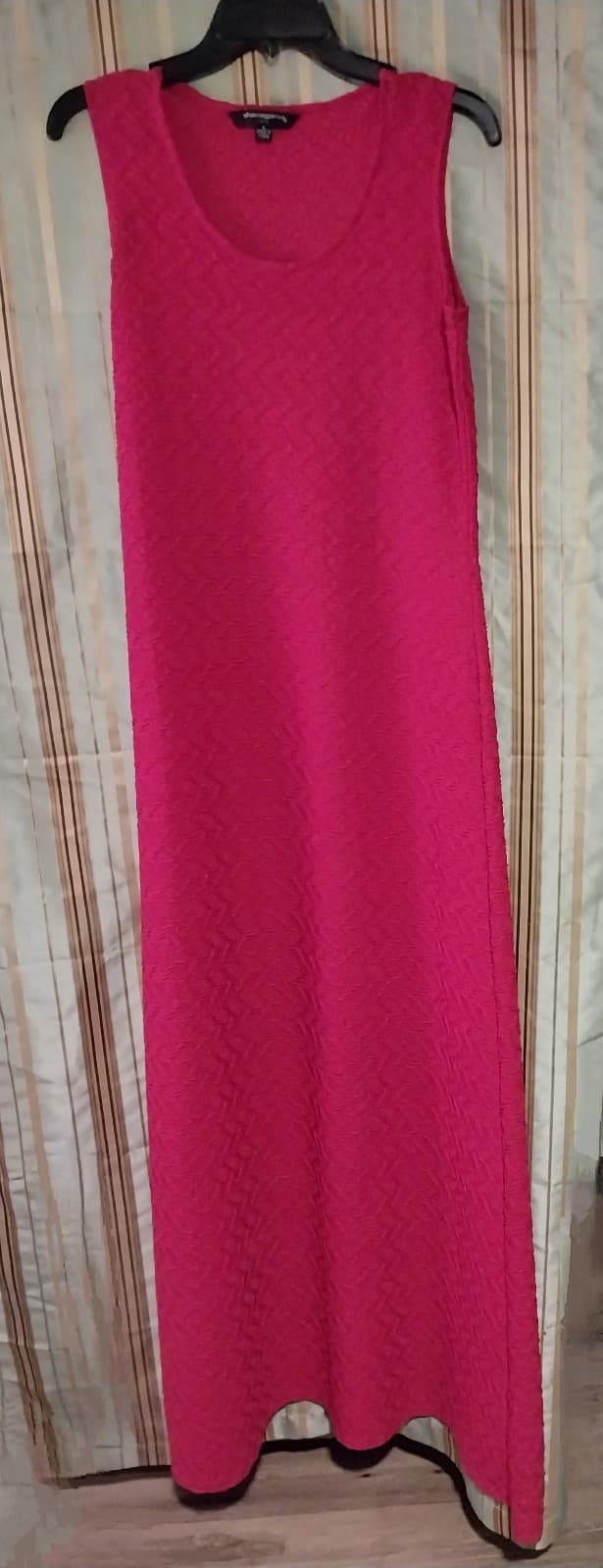 Shagarano Women's Red Round Neck Maxi Dress. Size Small - Image 1