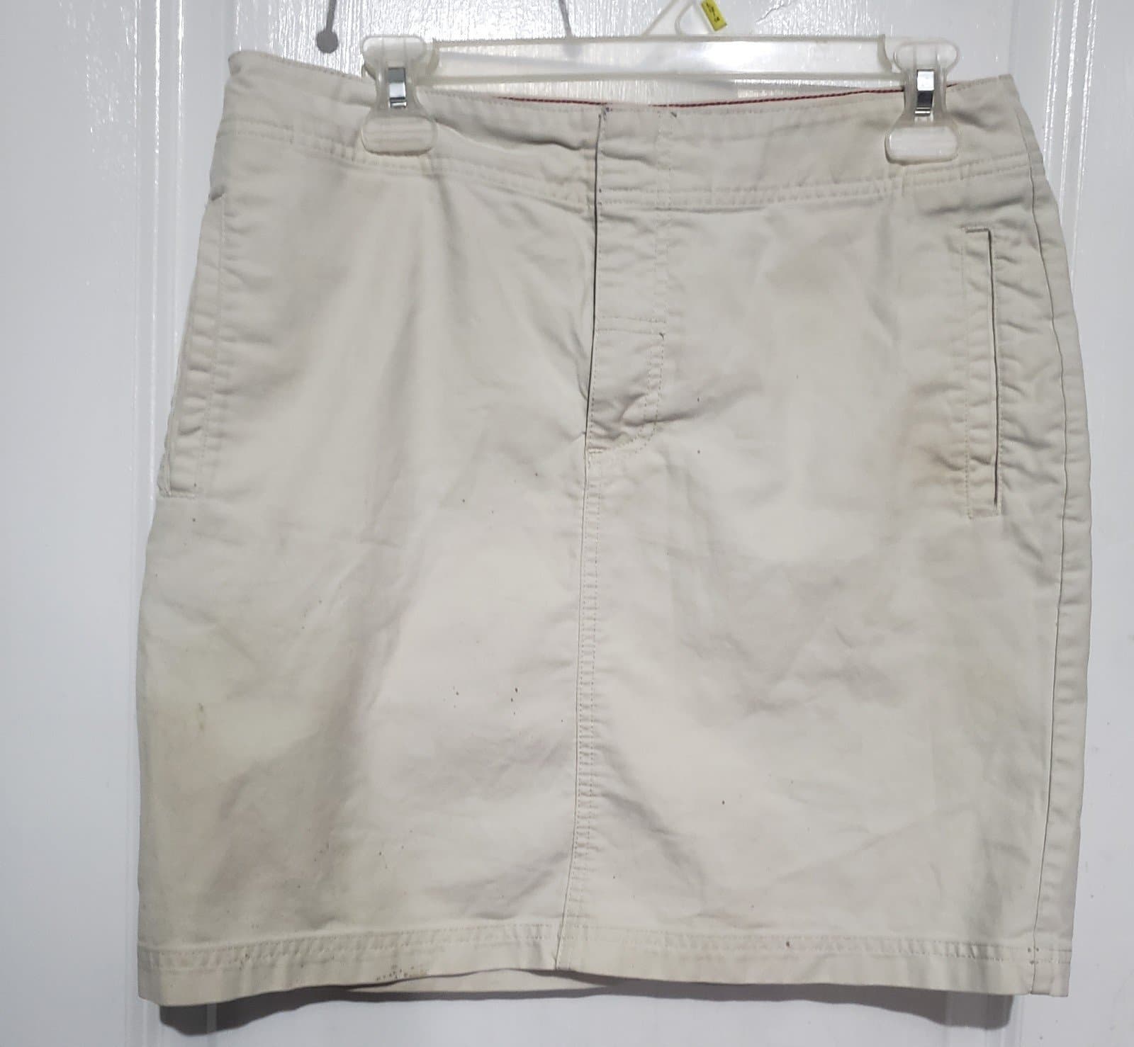 Tommy Hilfiger Mini Skirt. Beige color. Size 6 - Image 1
