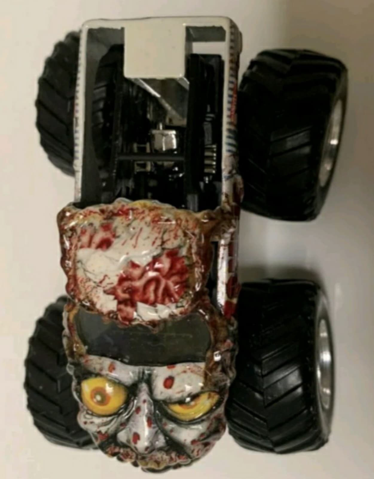 Hot Wheels Monster Jam Zombie Truck 1/64 Scale Diecast Mattel - Thumbnail 3