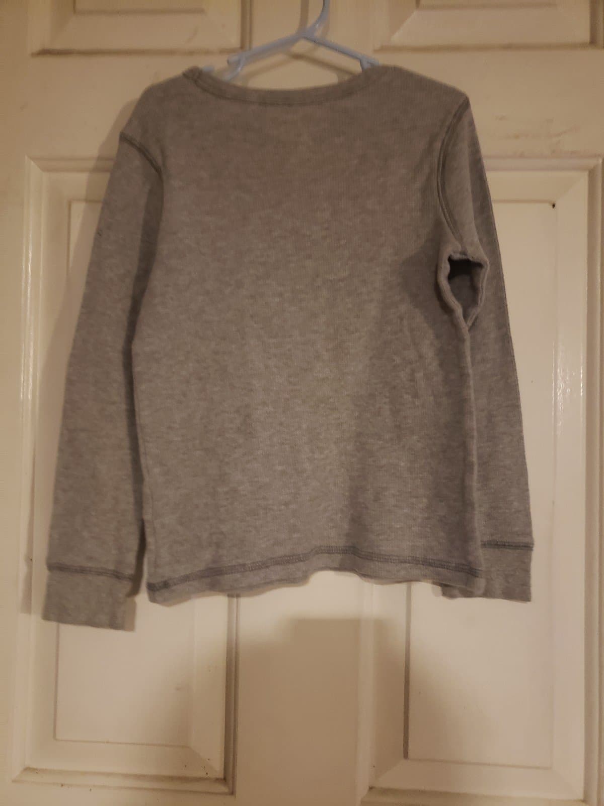 OshKosh B’gosh Gray thermal Shirt, Size 6 - Thumbnail 3