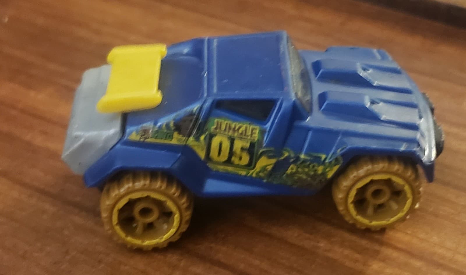 Blue Jungle RD 05 ©2004 Hot Wheels Diecast Car - Thumbnail 2