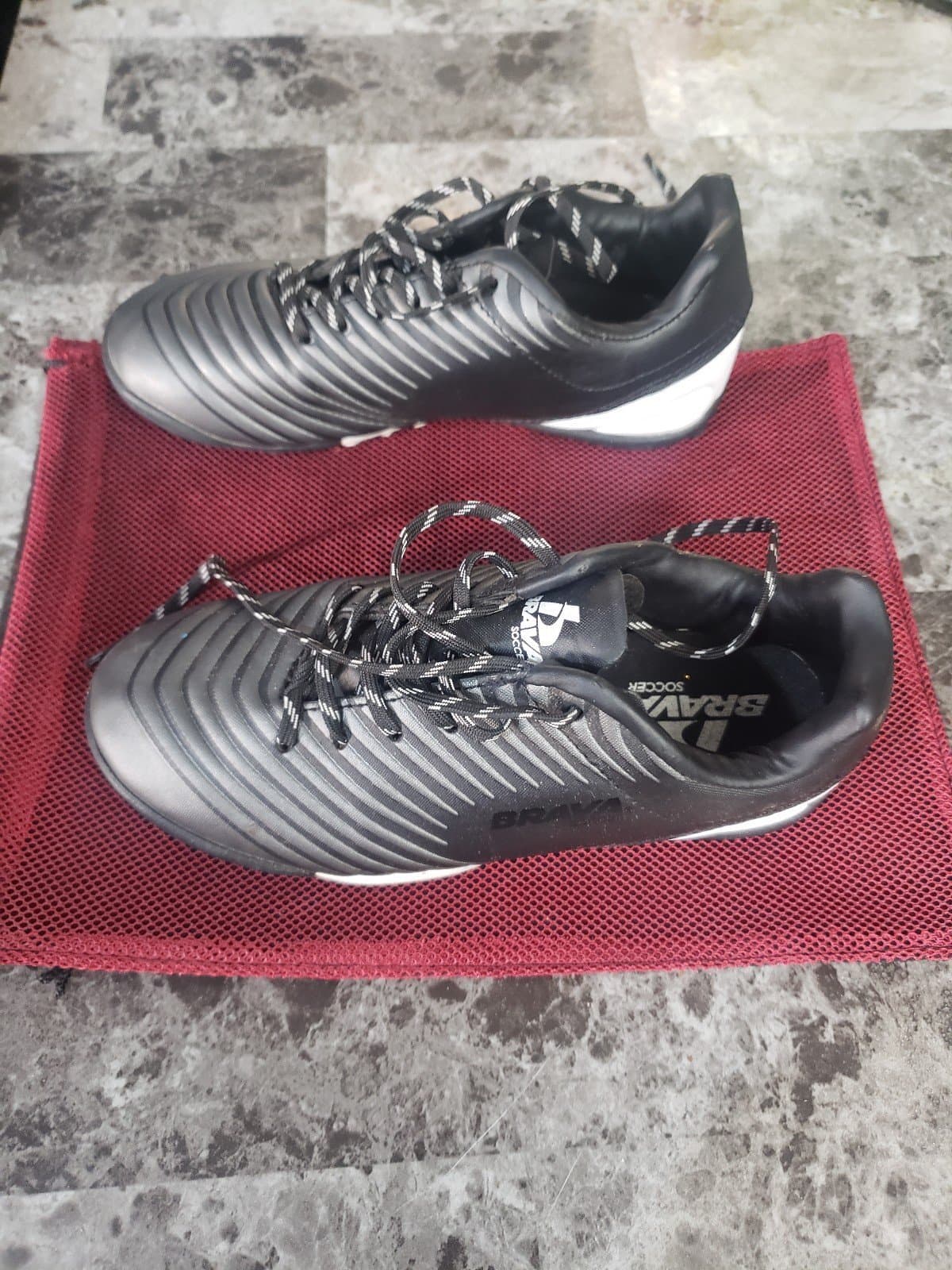 Brava Soccer Cleats, Size Youth 12.5 - Thumbnail 2