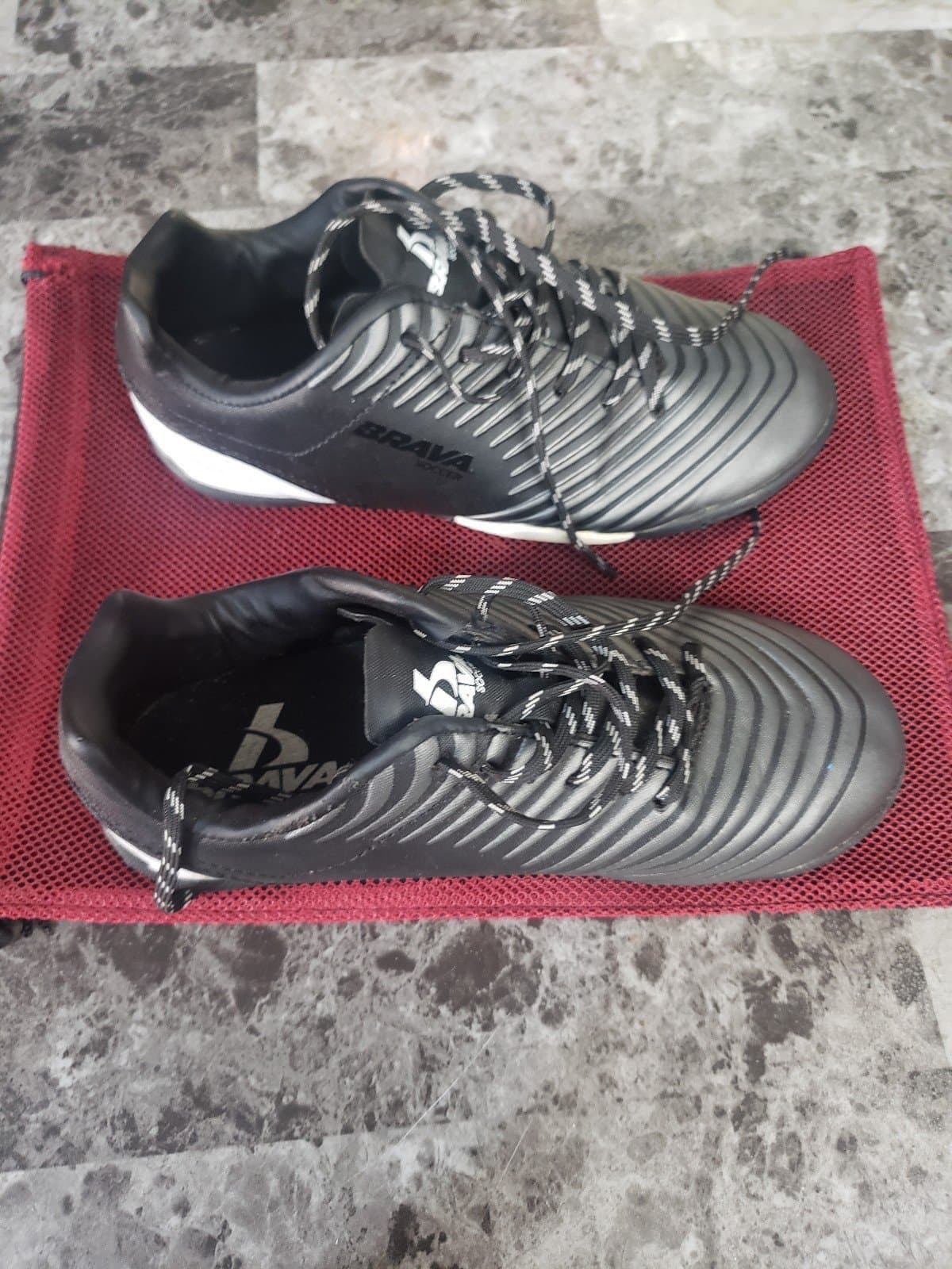 Brava Soccer Cleats, Size Youth 12.5 - Thumbnail 3