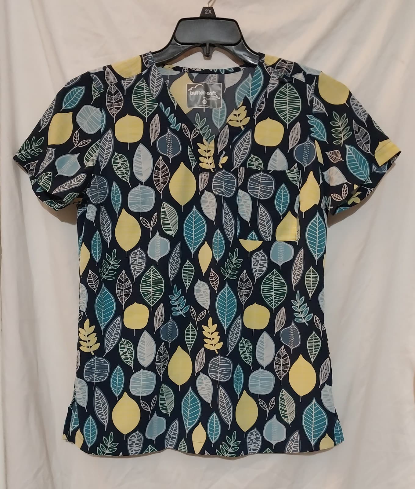 Butter-Soft STRETCH Swedish Leaves Navy Women's 1-Pocket Tuck-In V-Neck Print - Image 1