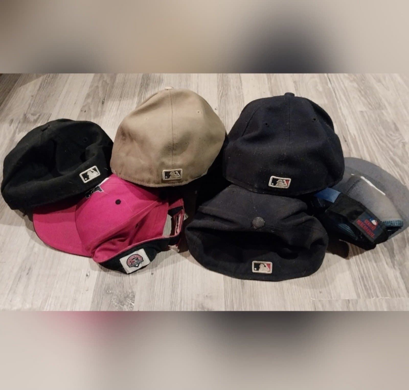 Assorted hats. MLB, NFL, Nascar, and others - Thumbnail 4