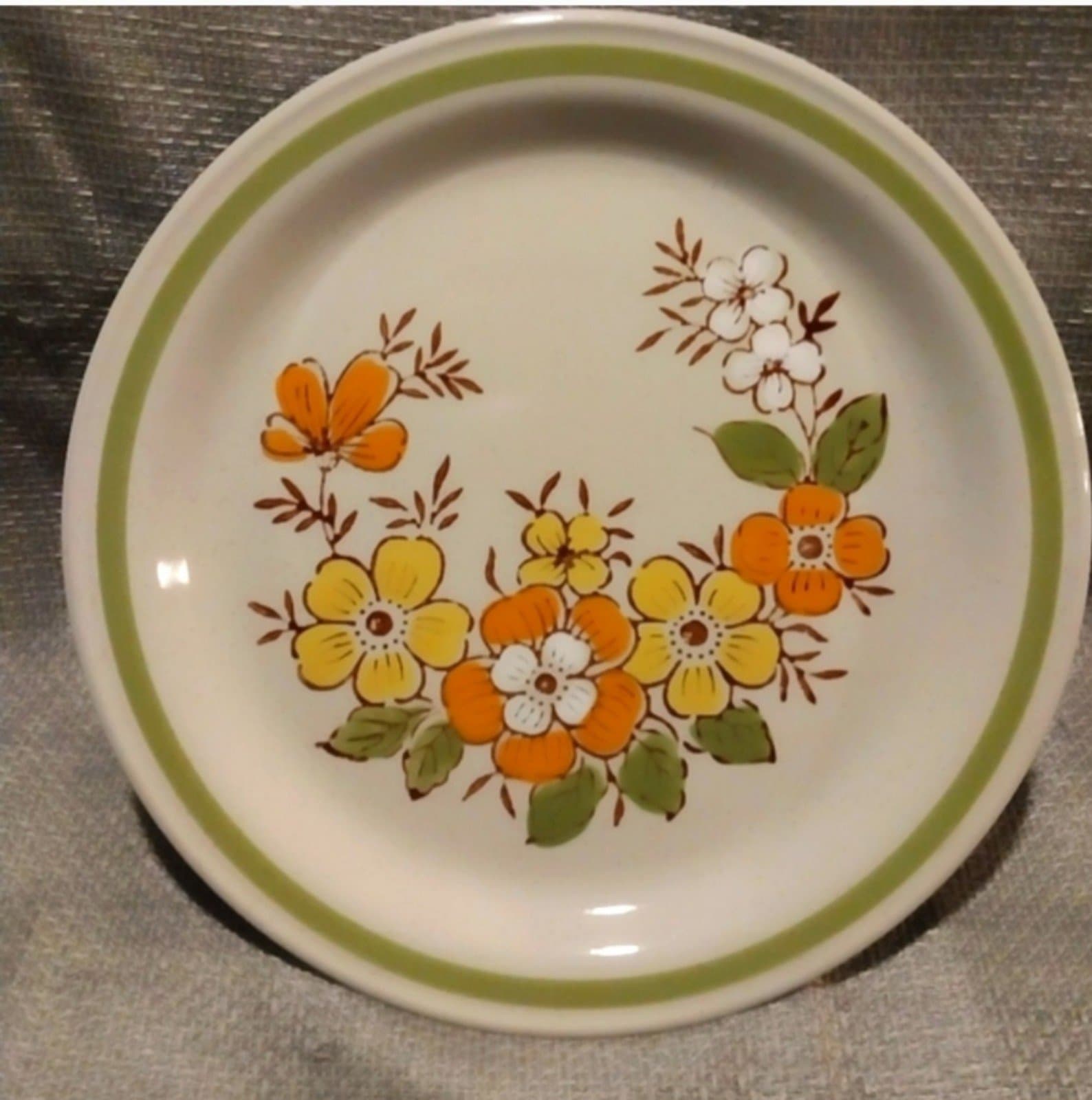 Country Casual Floral Plate - Image 1