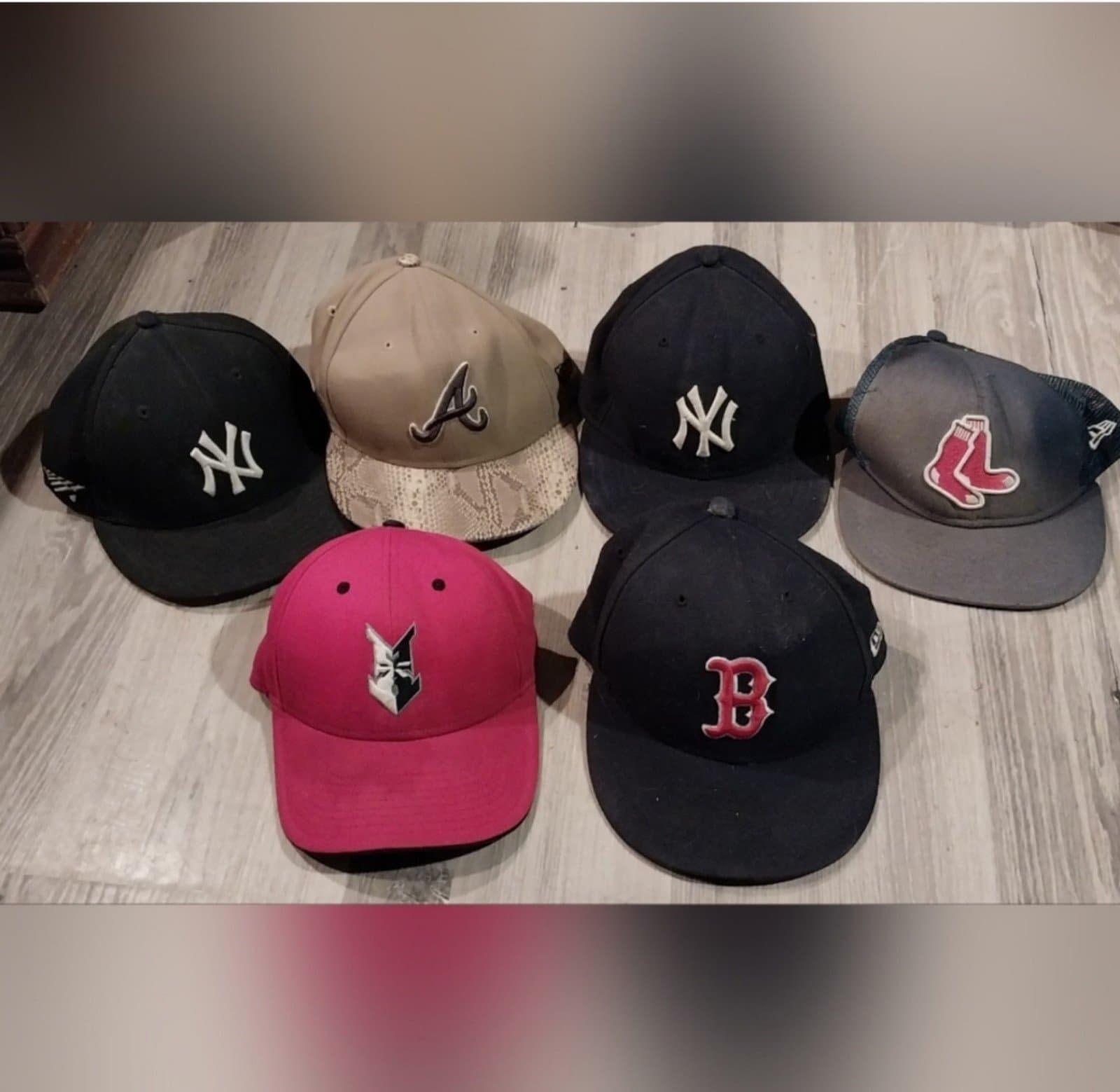 Assorted hats. MLB, NFL, Nascar, and others - Thumbnail 3