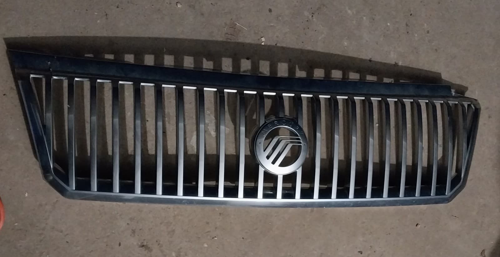 2002-2005 Mercury Mountaineer Grille w/ Emblem 2L24-8200-AAW Chrome - Thumbnail 2