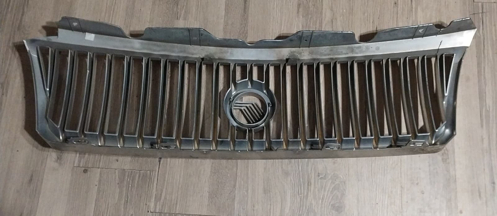 2002-2005 Mercury Mountaineer Grille w/ Emblem 2L24-8200-AAW Chrome - Thumbnail 3