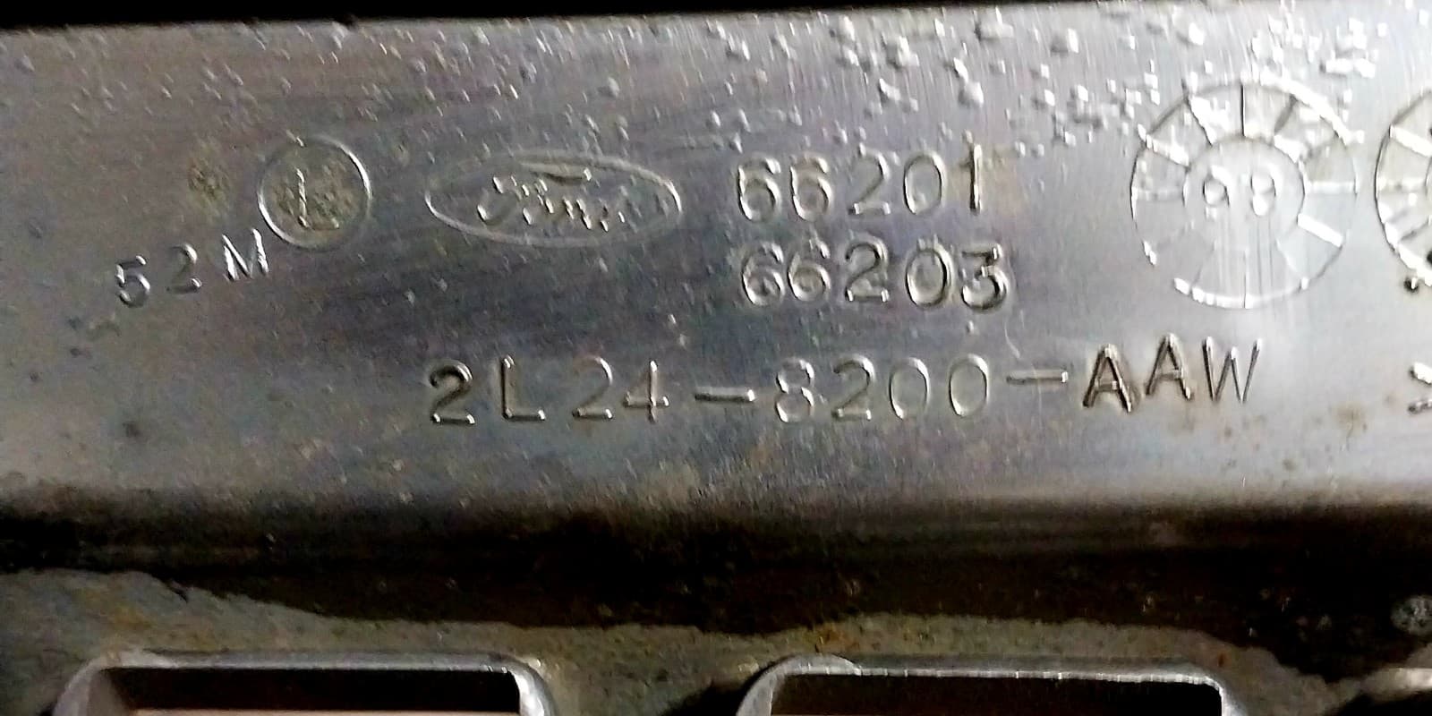 2002-2005 Mercury Mountaineer Grille w/ Emblem 2L24-8200-AAW Chrome - Thumbnail 4