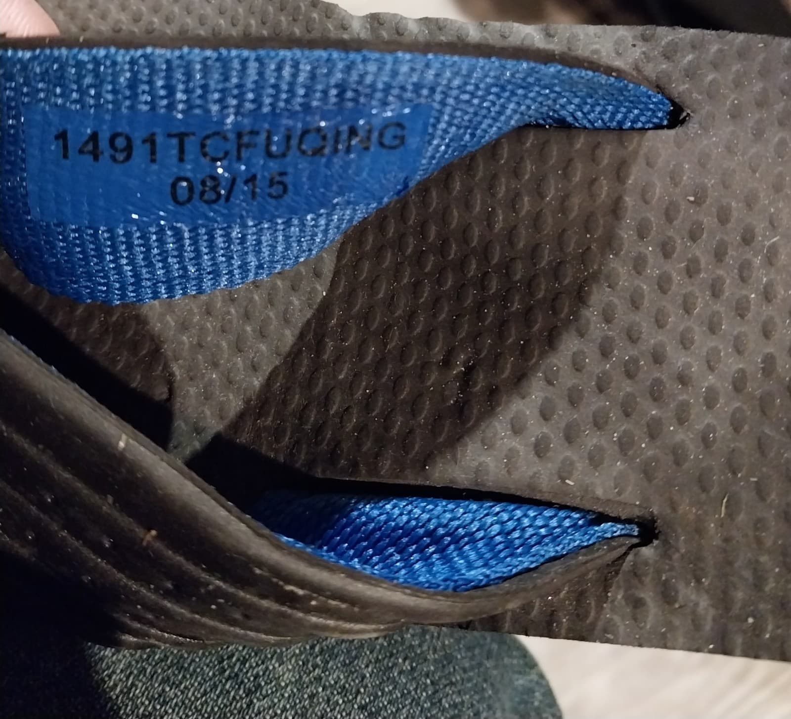 Black sandals in toddler size. - Thumbnail 4