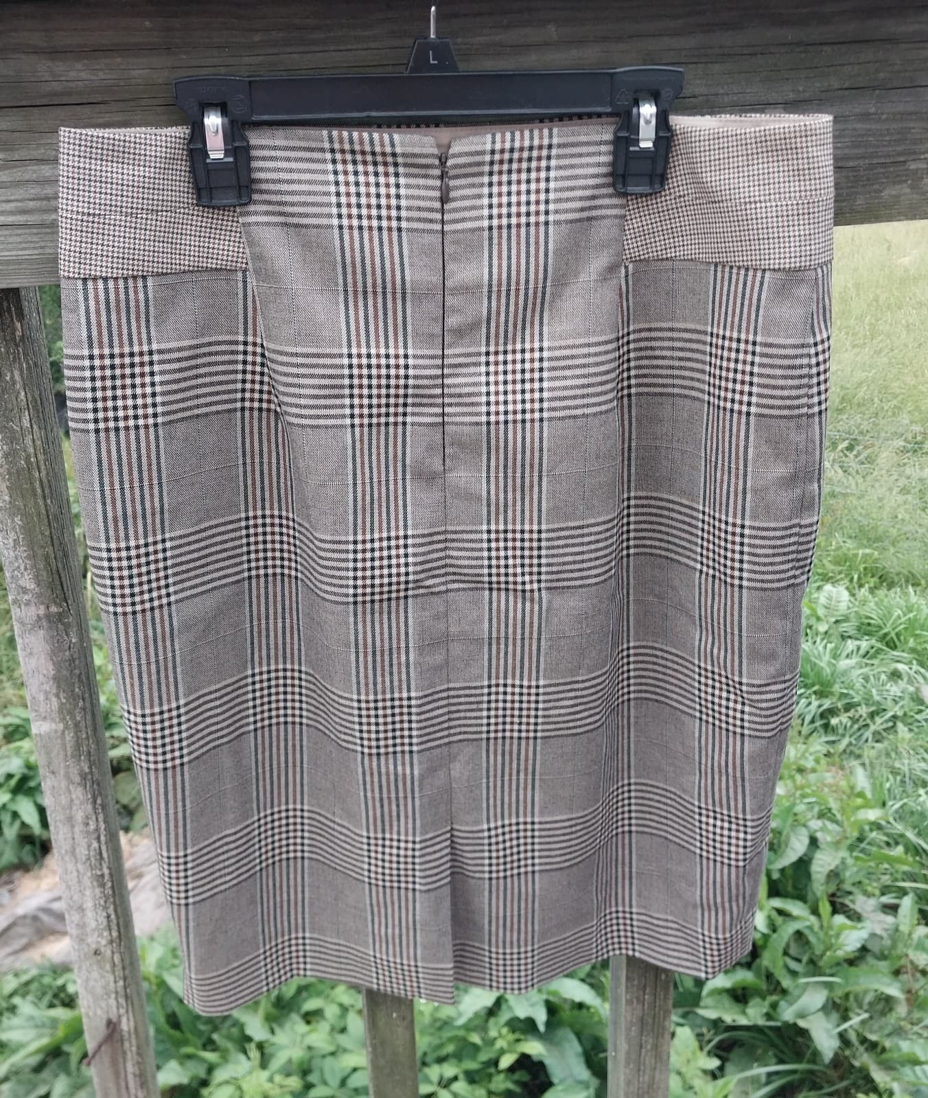THE LIMITED GRAY PLAID PENCIL SKIRT STRETCH WITH ZIPPER BACK SIZE 6. KNEE LENGTH - Thumbnail 2