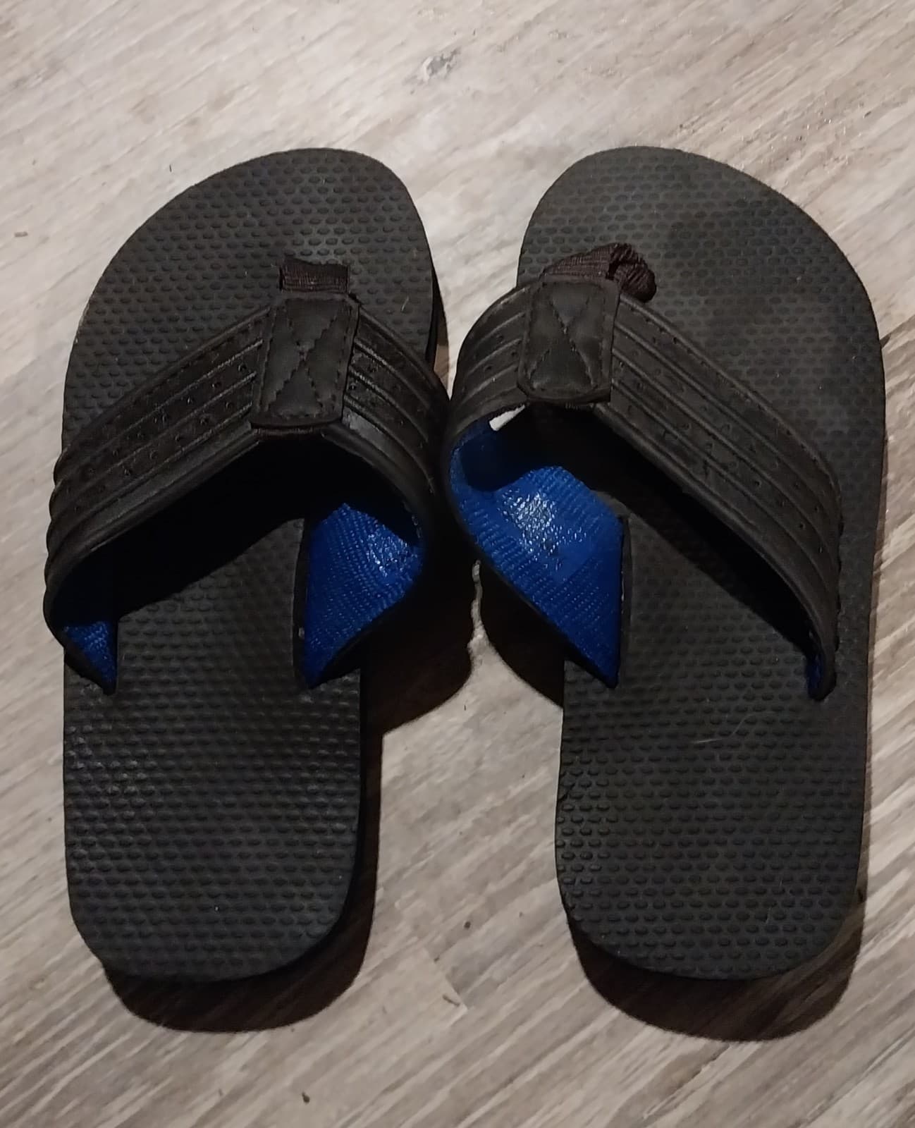 Black sandals in toddler size. - Thumbnail 2