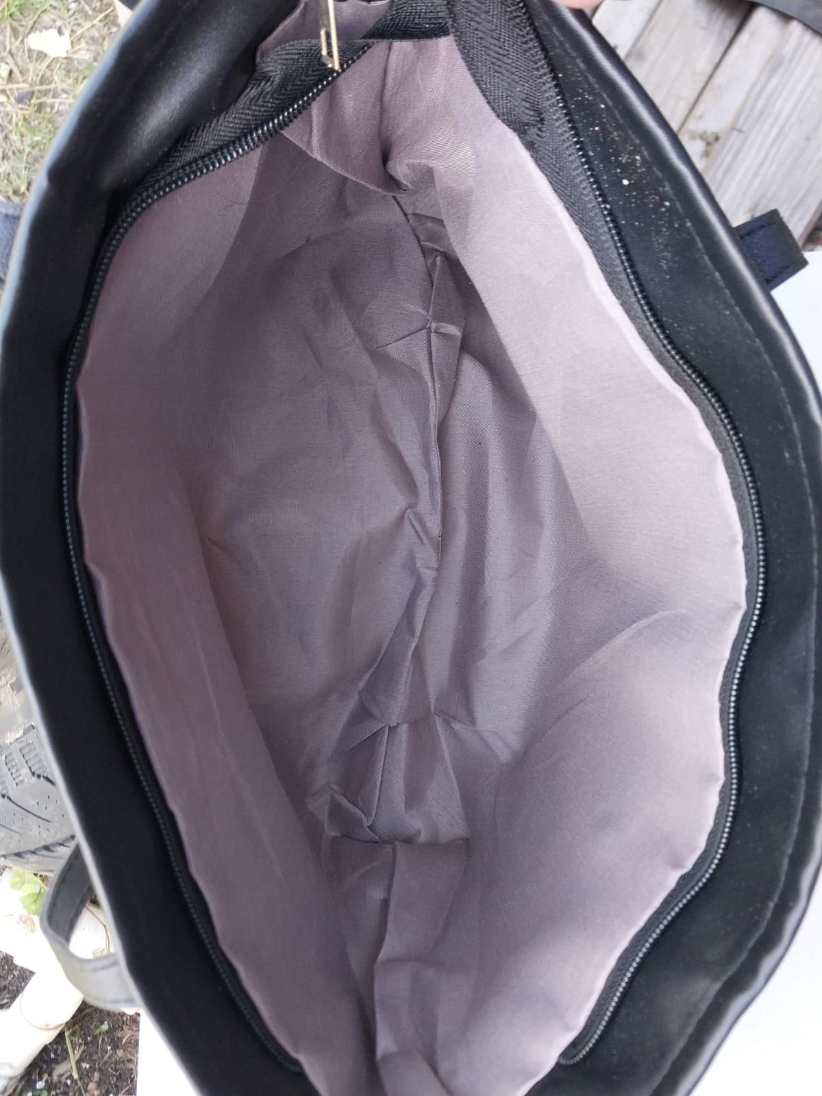 Cahres & Heka Tote Bag. Black & White - Thumbnail 3