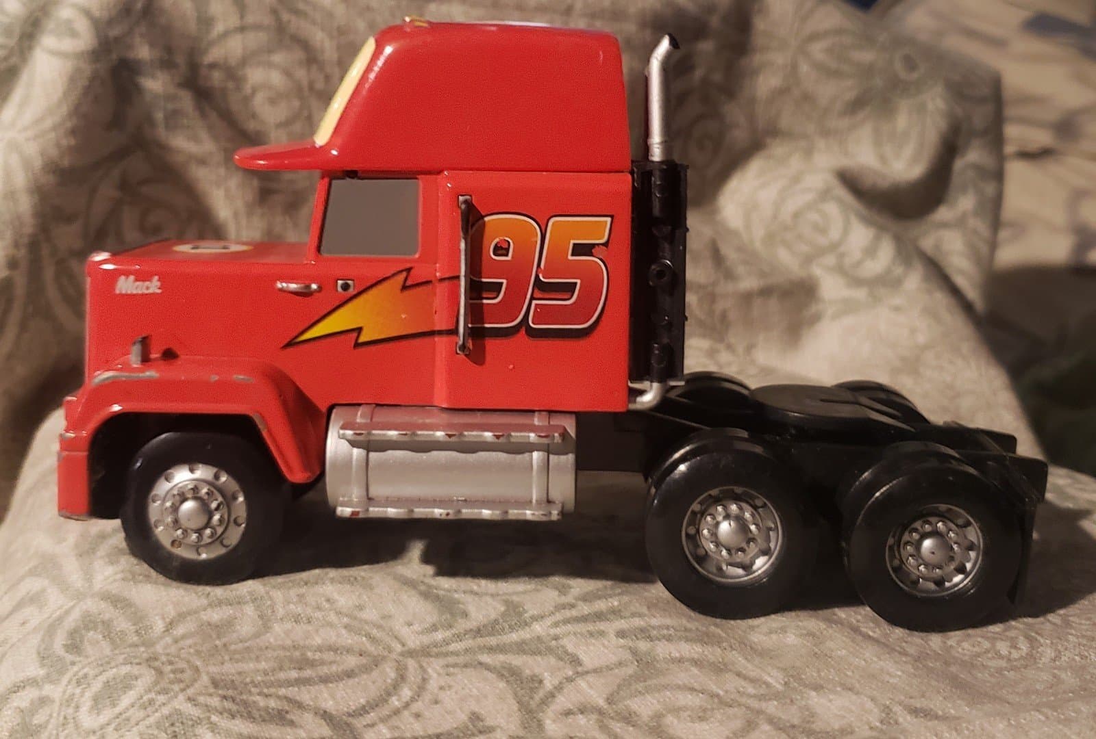 DISNEY PIXAR 2019 CARS MOVIE “MACK” TRANSPORTER TRUCK -Cab - Thumbnail 4