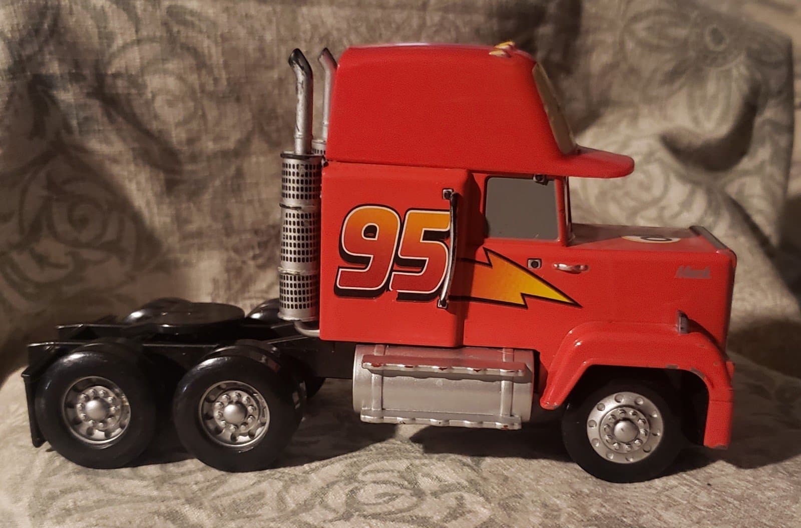 DISNEY PIXAR 2019 CARS MOVIE “MACK” TRANSPORTER TRUCK -Cab - Thumbnail 2