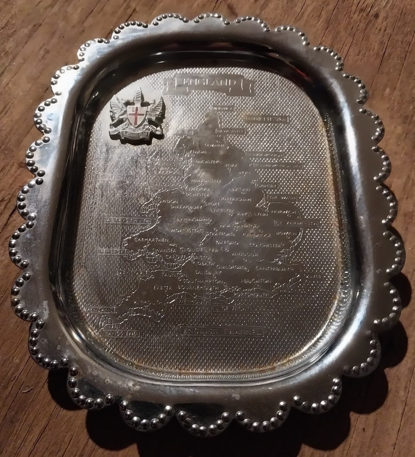 VINTAGE ASHTRAY ENGLISH MAP MADE OUT OF METAL MADE IN ENGLAND - Image 1