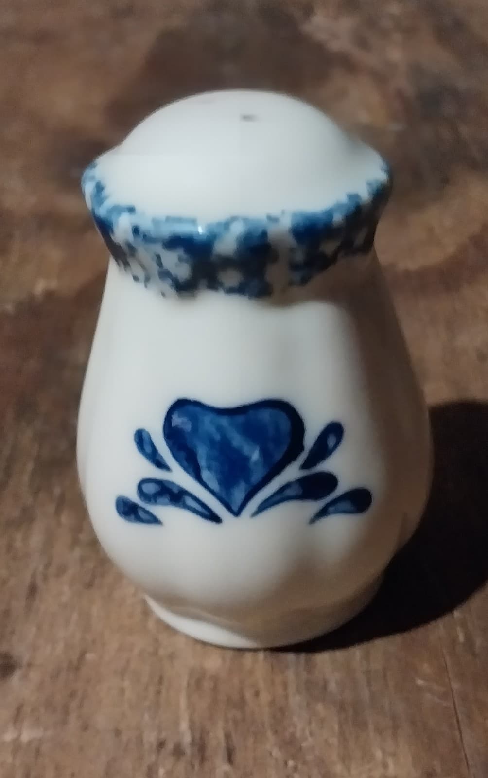 1 Country Style Salt/Pepper Shaker- White with Blue Heart. Replacement item - Image 1