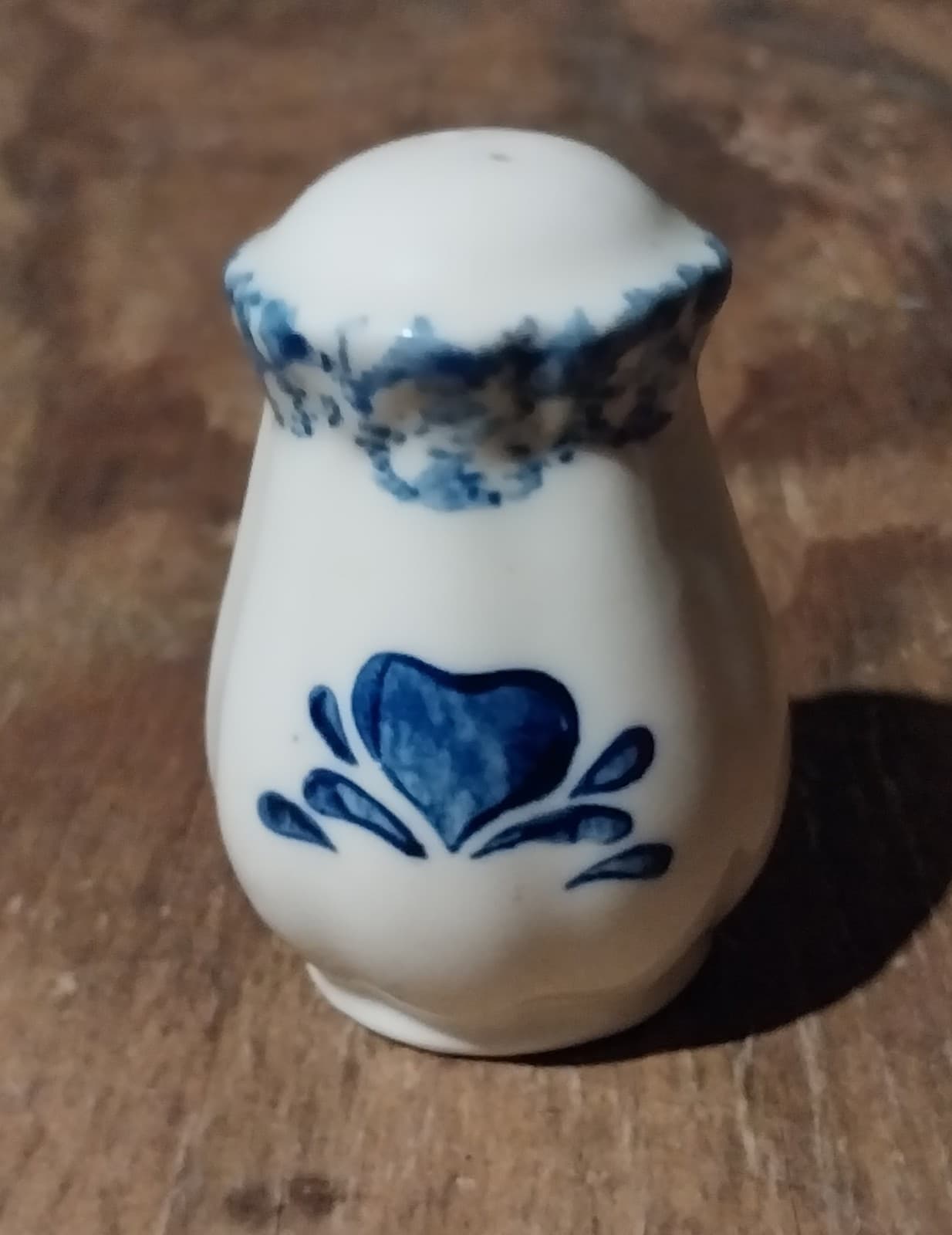 1 Country Style Salt/Pepper Shaker- White with Blue Heart. Replacement item - Thumbnail 2