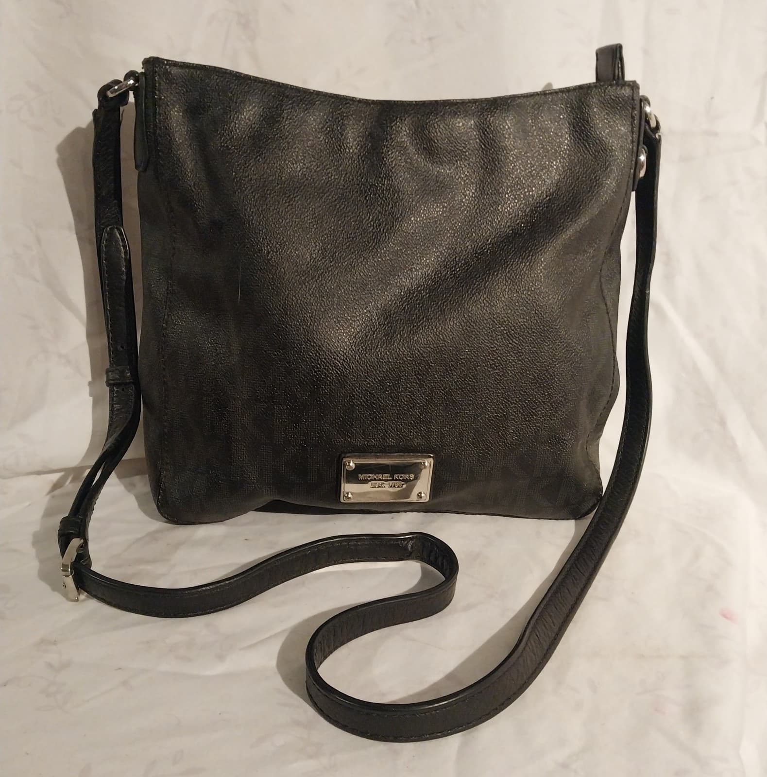 Michael Kors Black Crossbody Bag. Perfect for on the go use. Never Used. - Image 1