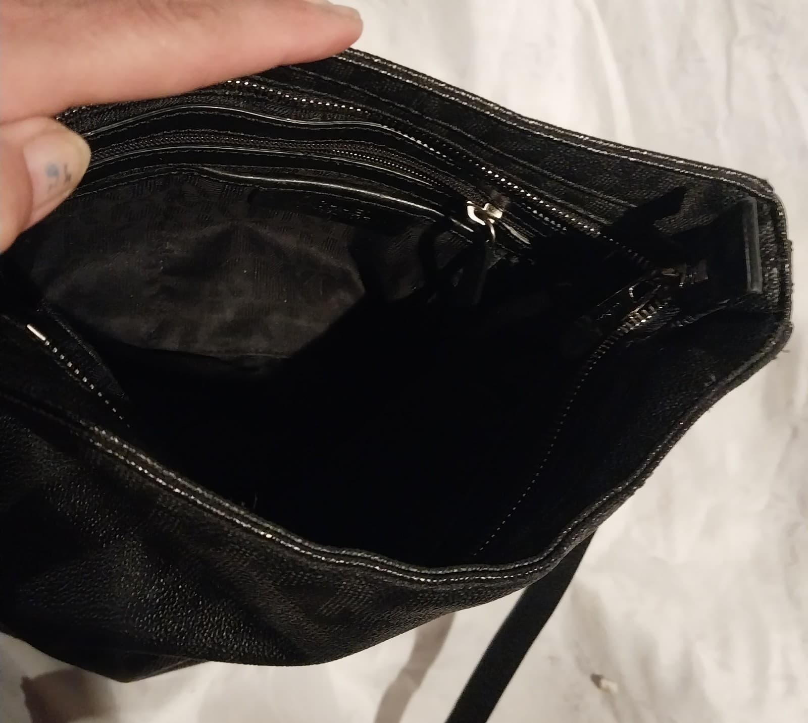 Michael Kors Black Crossbody Bag. Perfect for on the go use. Never Used. - Thumbnail 5