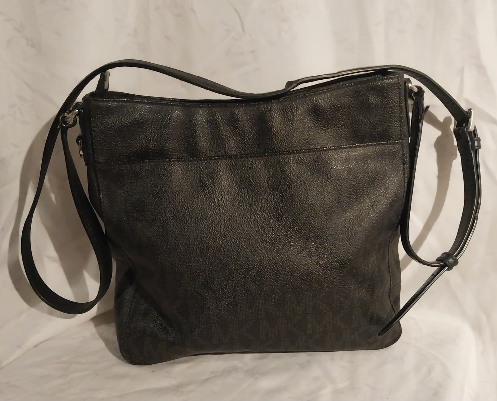 Michael Kors Black Crossbody Bag. Perfect for on the go use. Never Used. - Thumbnail 3