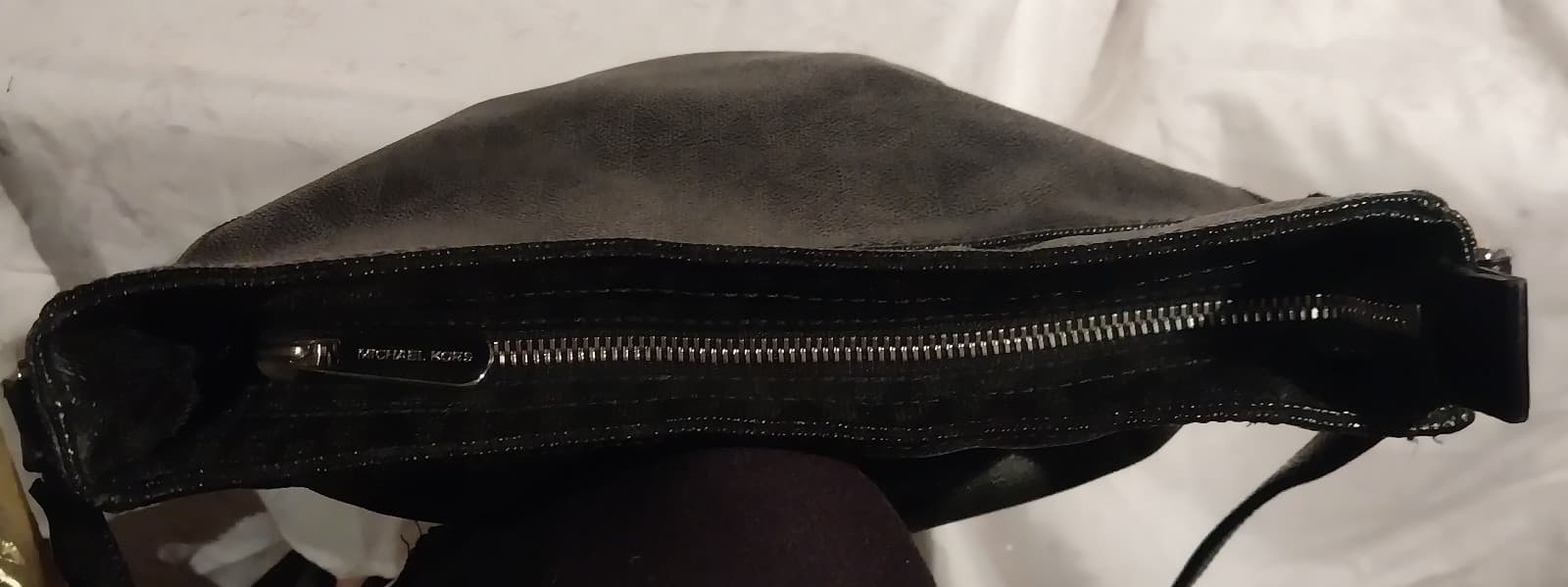 Michael Kors Black Crossbody Bag. Perfect for on the go use. Never Used. - Thumbnail 6