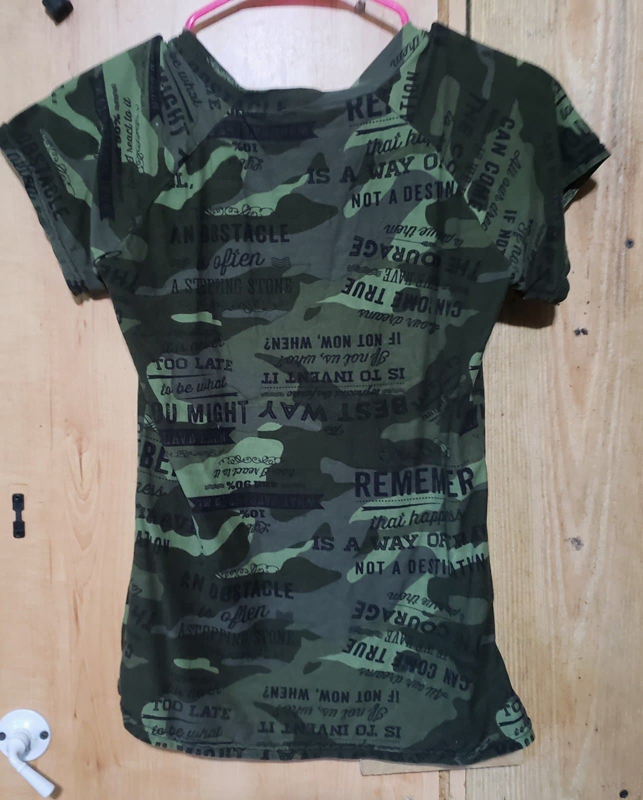 Camo V-Neck T-Shirt - Thumbnail 2