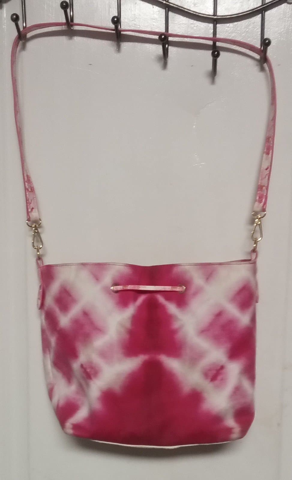 ESTEE LAUDER Limited Edition Live In Color Tie-Dye Drawstring Bucket Bag - Thumbnail 3