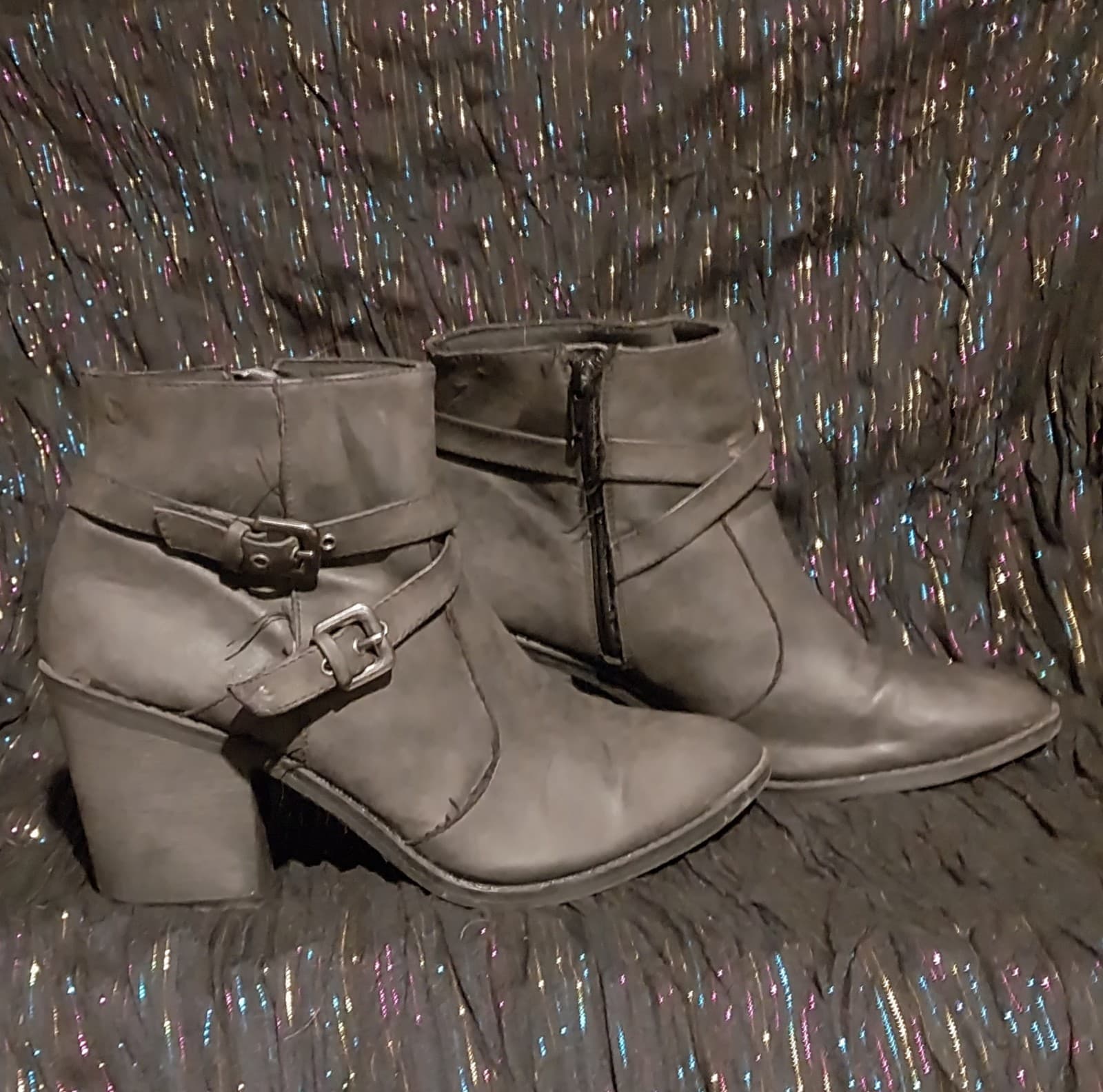 FADED GLORY DARK GREY ANKLE BOOTS WITH BUCKLE DECOR AND ZIP CLOSURE. Size 10 - Image 1
