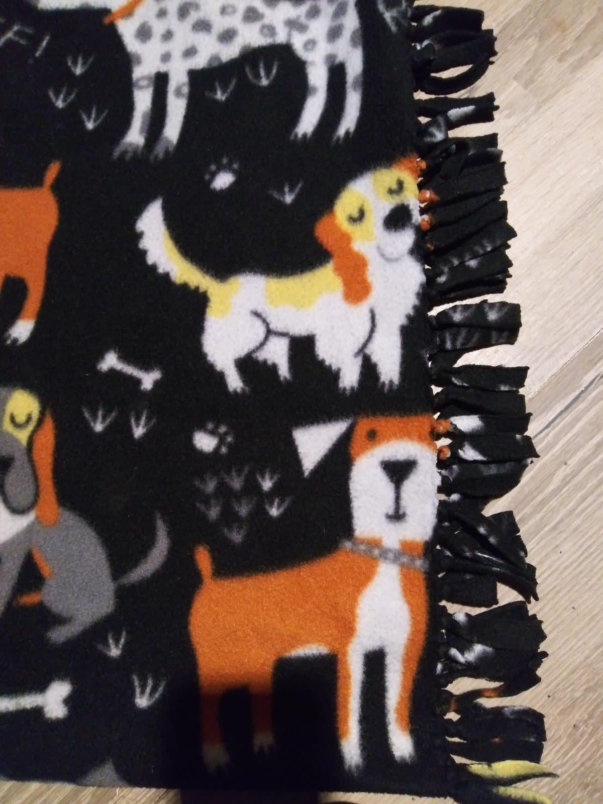 LARGE DOGS, BONES, RUFF! ON BLACK BACKGROUND FLEECE FABRIC . 54x46 - Thumbnail 2
