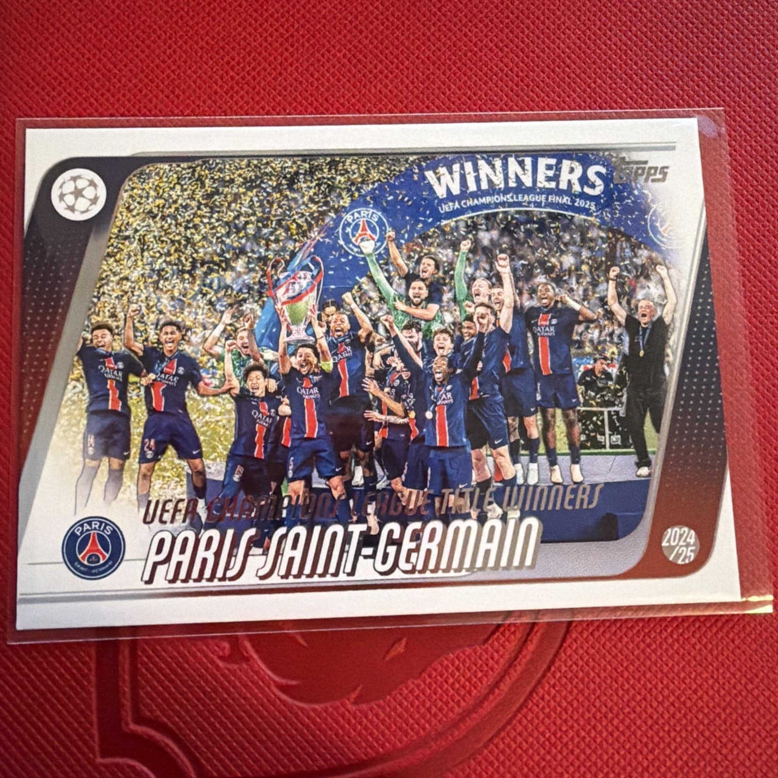 2025-26 Topps FLAGSHIP UEFA Club Competitions #166 Paris Saint-Germain, Paris Sa - Image 1