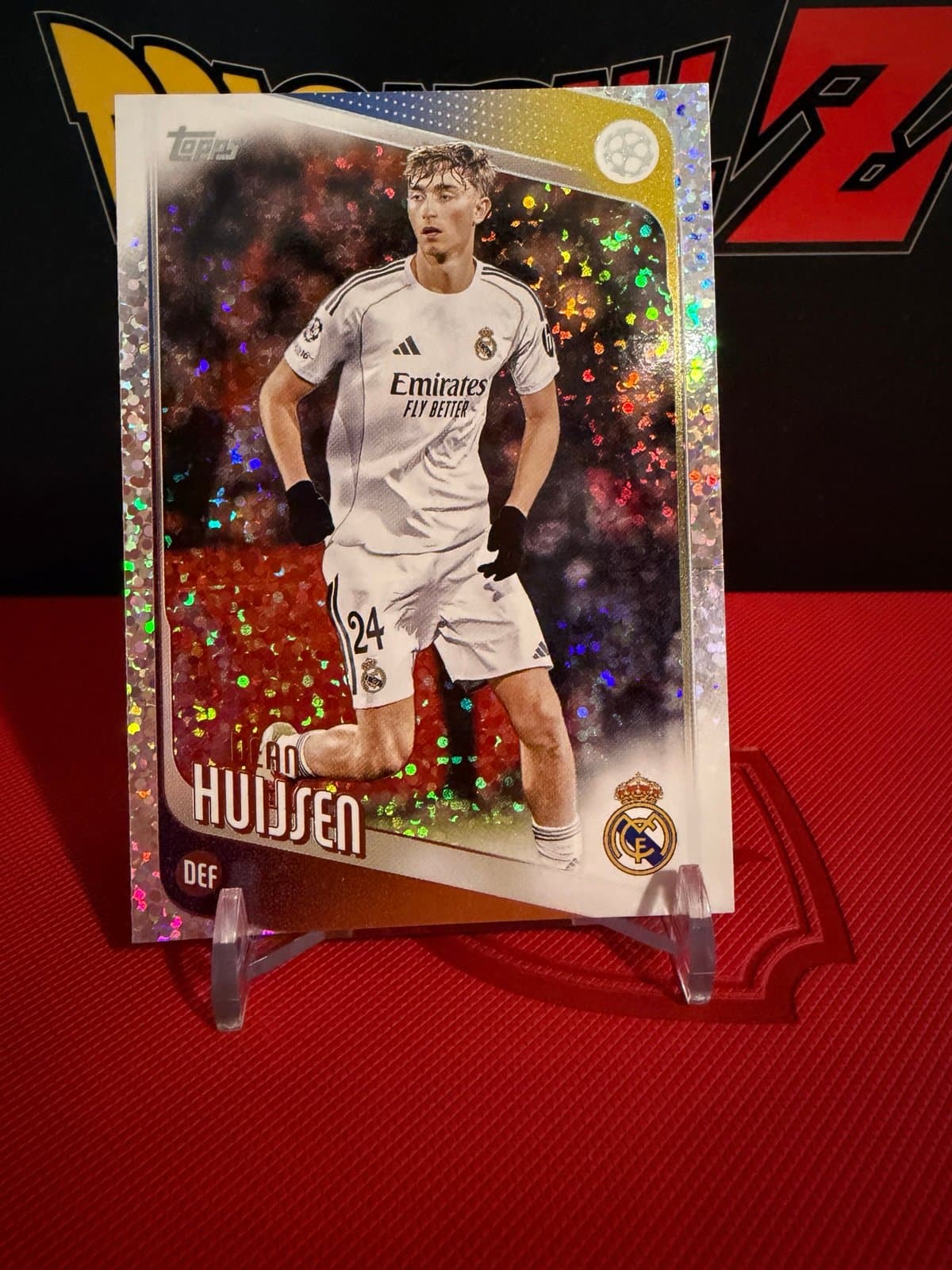 Topps Dean Huijsen Real Madrid 39 Tiny Diamonds Foil UEFA Champions League 2026 - Image 1
