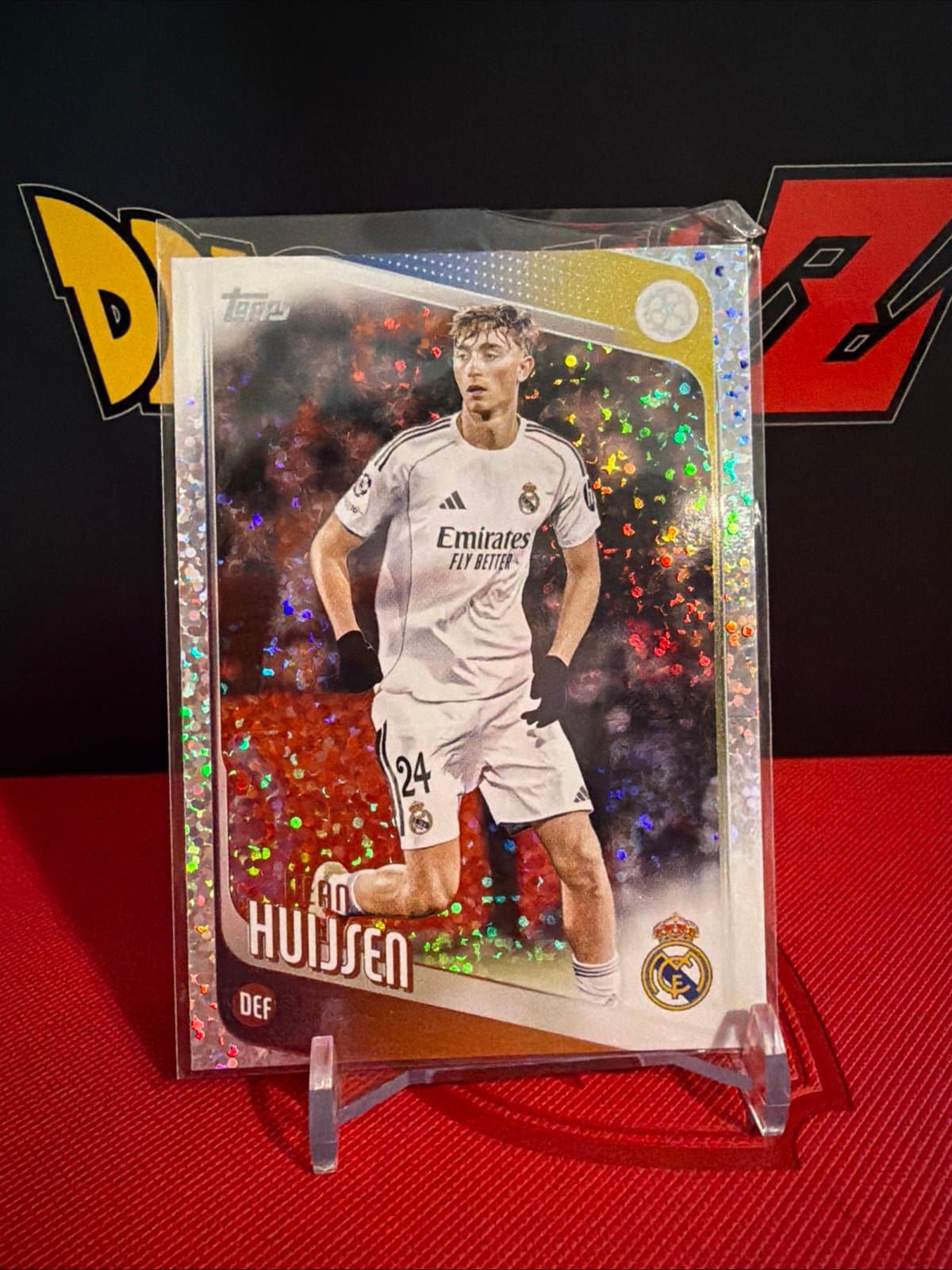 Topps Dean Huijsen Real Madrid 39 Tiny Diamonds Foil UEFA Champions League 2026 - Thumbnail 2