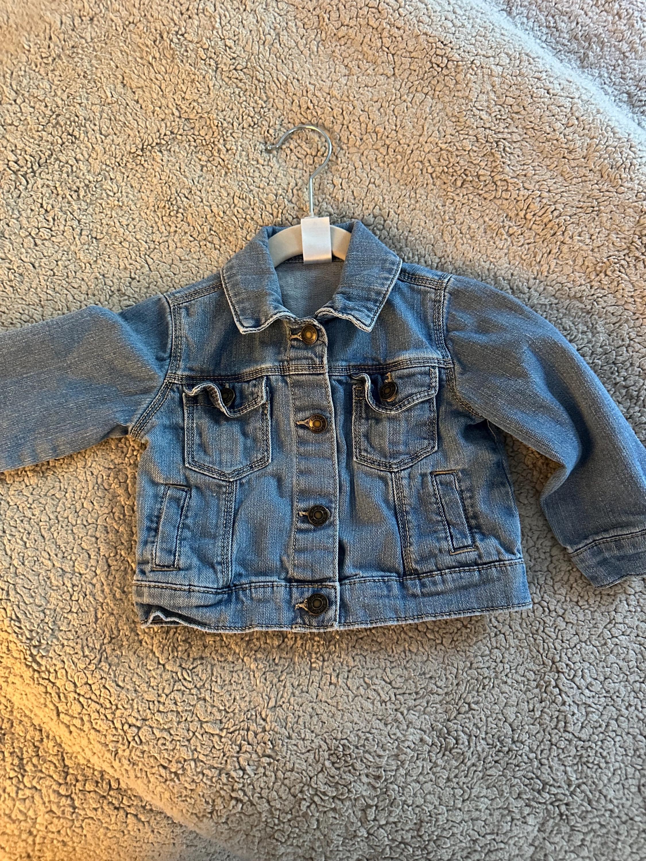 Denim jacket with Winnie the Pooh on the back - Thumbnail 2