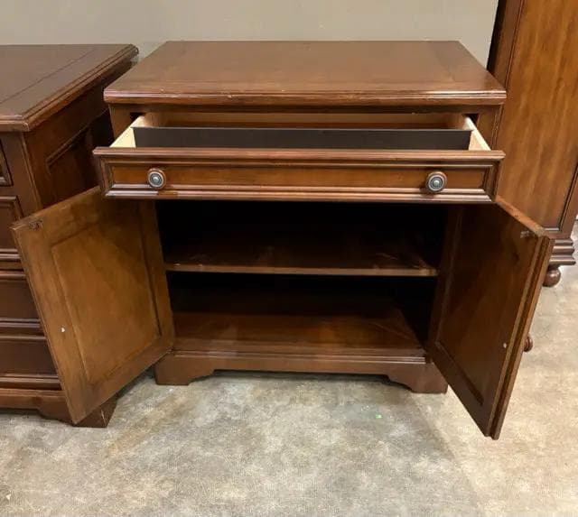 Office Accent Table With 1 Drawer And 2 Doors - Thumbnail 3