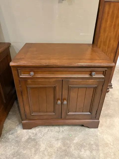 Office Accent Table With 1 Drawer And 2 Doors - Image 1