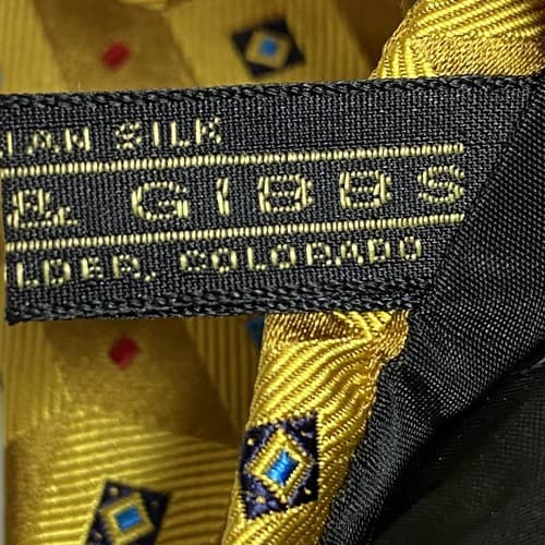 Carrot & Gibbs Mens 100% Silk Neck TieGeometric Gold Diamonds Handmade EUC - Thumbnail 5