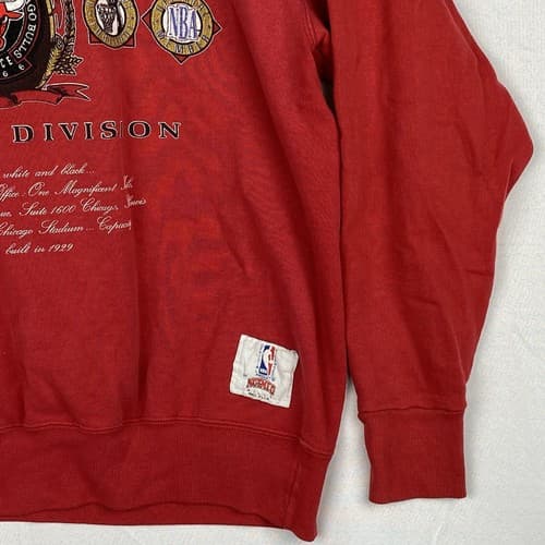 Vintage NUTMEG MILLS CHICAGO BULLS Sweatshirt Size XL NBA RED Crewneck USA - Thumbnail 4