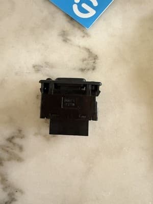 SUBARU WRX STI 02-04 OEM CENTER CONSOLE DOOR MIRRORS POWER ADJUSTMENT SWITCH - Image 1