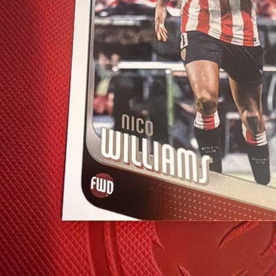 2025-26 Topps FLAGSHIP UEFA Club Competitions #38 Nico Williams, Athletic Club - Thumbnail 3