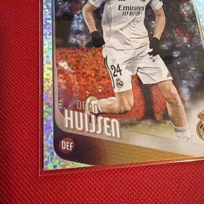 Topps Dean Huijsen Real Madrid 39 Tiny Diamonds Foil UEFA Champions League 2026 - Thumbnail 3