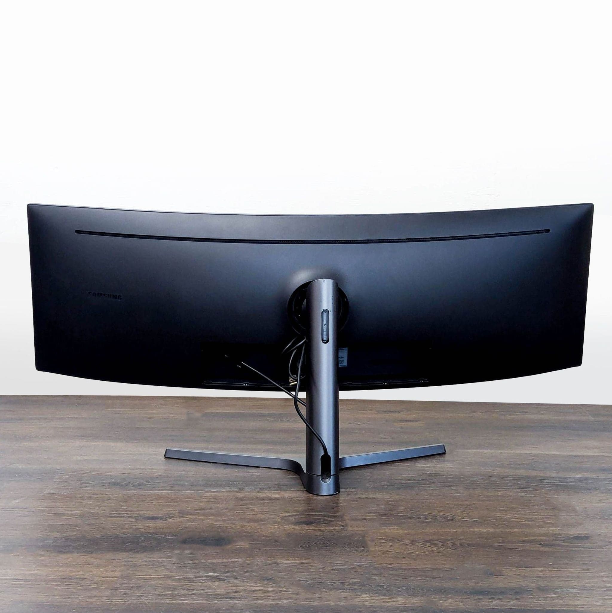 Samsung Ultra-Wide Curved Monitor – Immersive 49" Display - Thumbnail 4