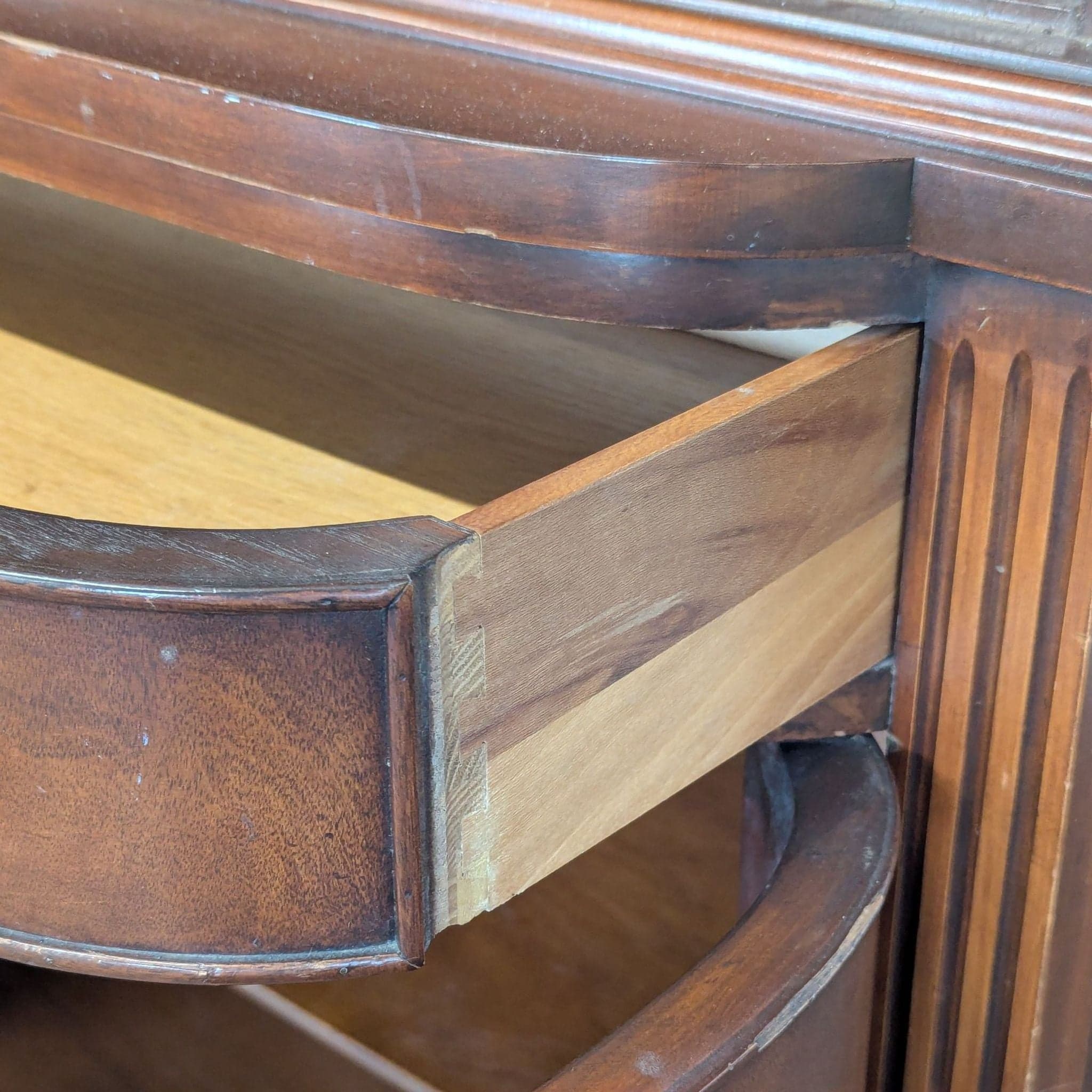 Vintage Drexel Hutch - Thumbnail 7