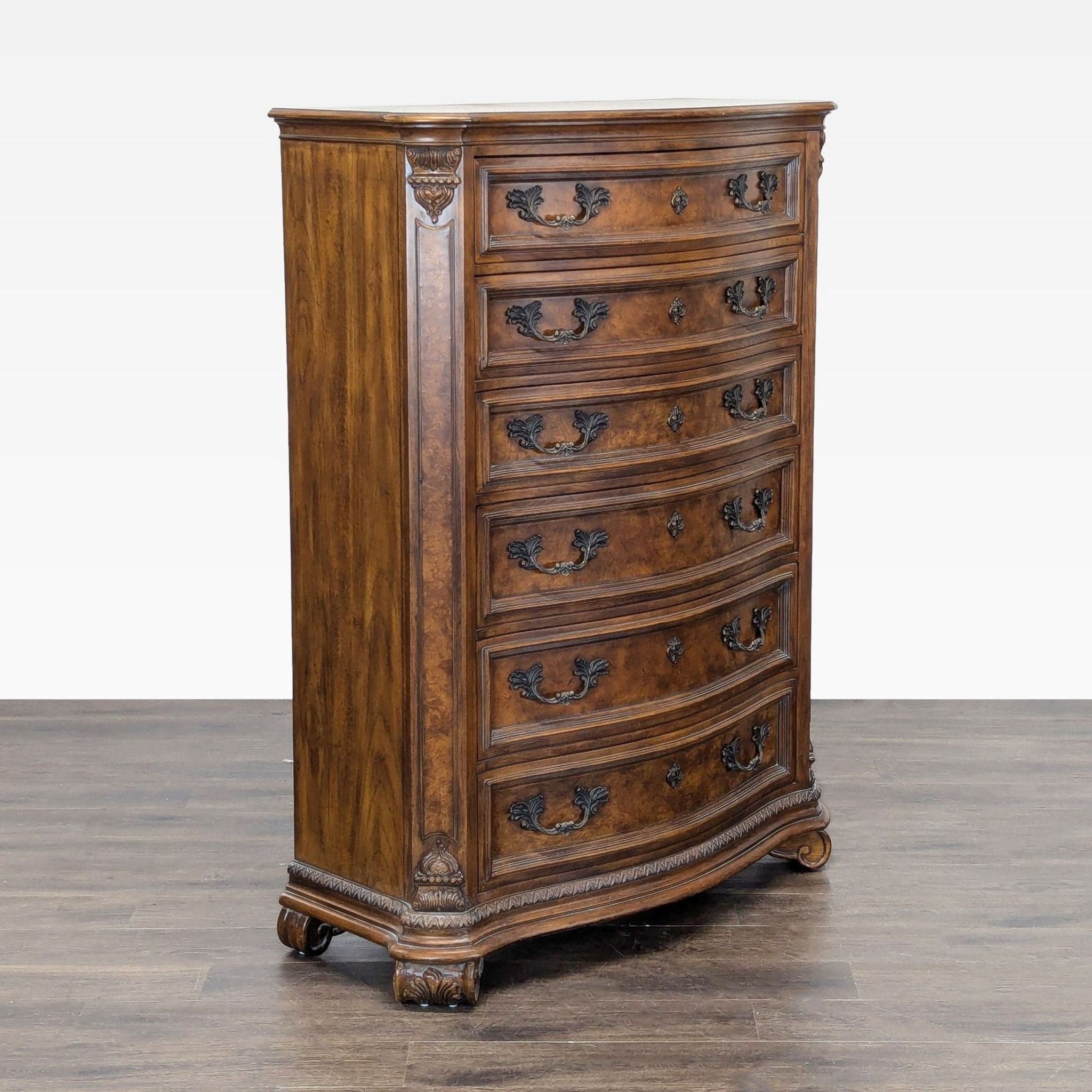 Drexel Heritage Traditional 6-Drawer Wood Dresser with Ornate Detailing - Thumbnail 3