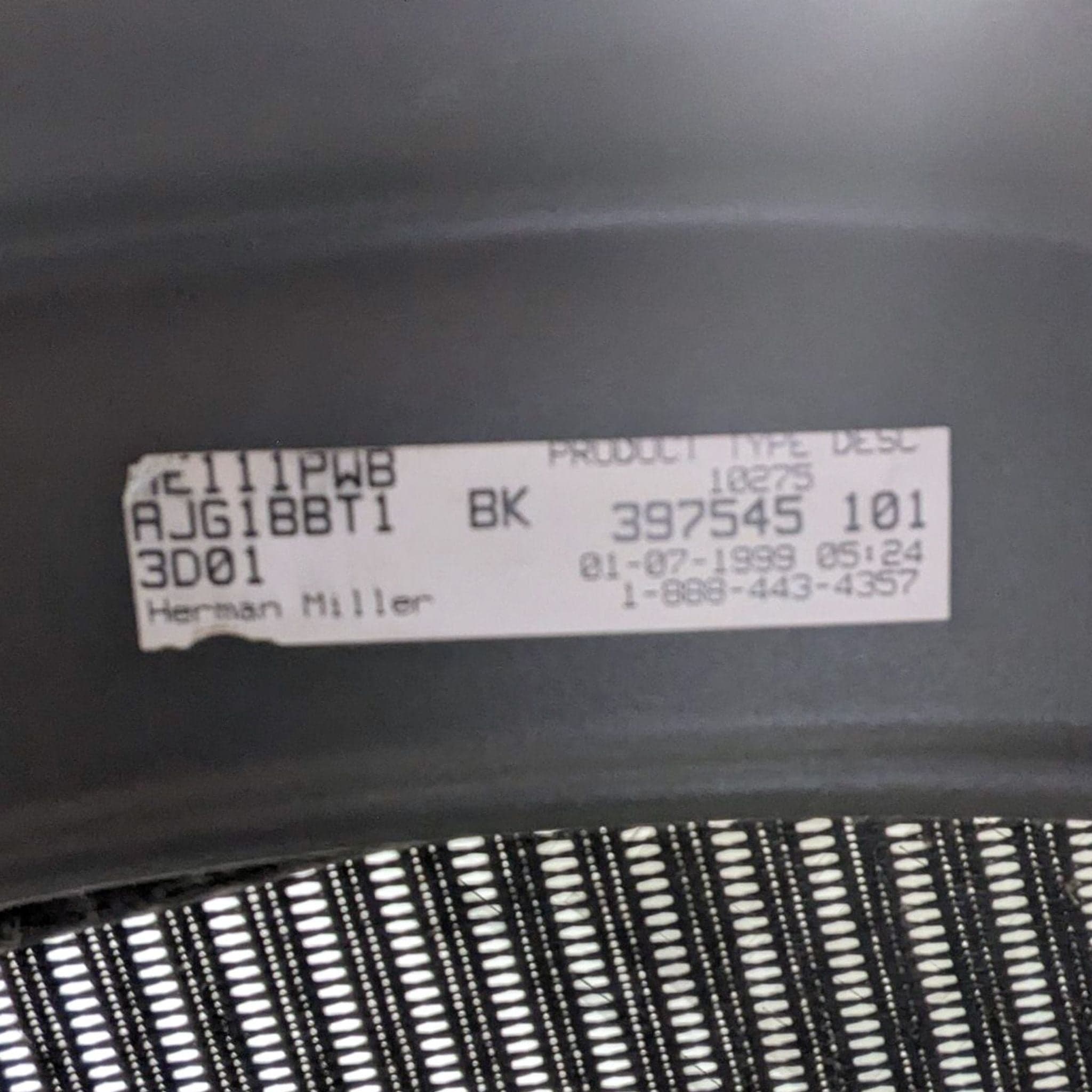 Herman Miller Aeron Ergonomic Mesh Office Chair - Adjustable Armrests - Thumbnail 3